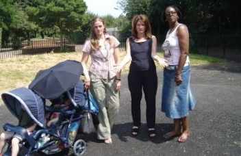 Lynne Featherstone with local parents in Noel Park