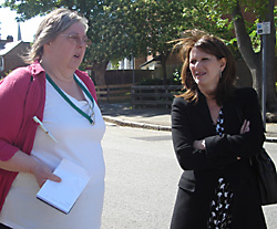 Lynne Featherstone MP visiting Bracknell Close and the surrounding area with Ms Buzzacott