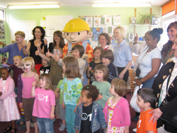 Lynne Featherstone with the 101 Play Group