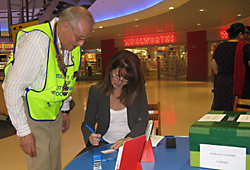 Lynne Featherstone getting a donor card from Clive Denham in Wood Green
