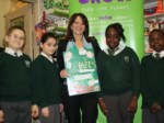 Lynne Featherstone at Oxfam (Wood Green) with four children from St Michael’s Primary School