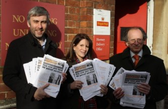 Lynne Featherstone MP, Cllr Richard Wilson and Cllr David Schmitz outside Hornsey Sorting Office with petition slips.