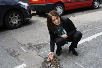 Lynne Featherstone MP inspecting a pothole on Linzee Road