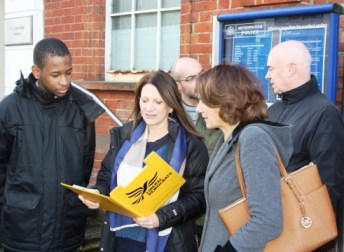 Lynne Featherstone MP discusses crime with local residents outside Hornsey Police station